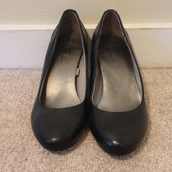 🦋 3 for $20 》Life Stride memory foam shoes - Picture 2 of 6